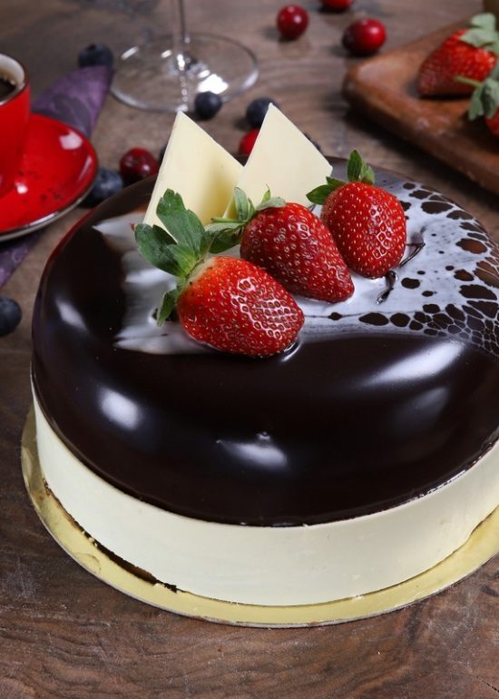strawberry chocolate cake