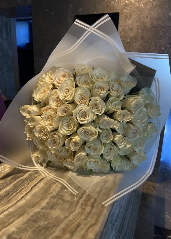 White Moon 55 Roses