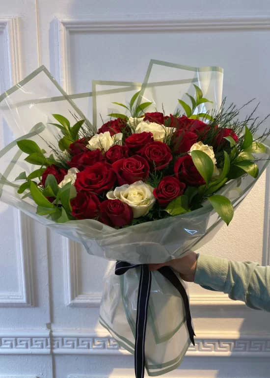 25 Red White Mixed Roses