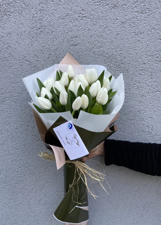25 White Tulips