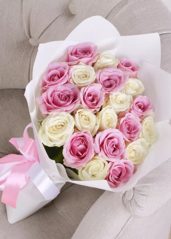 21 White Pink Mixed Roses