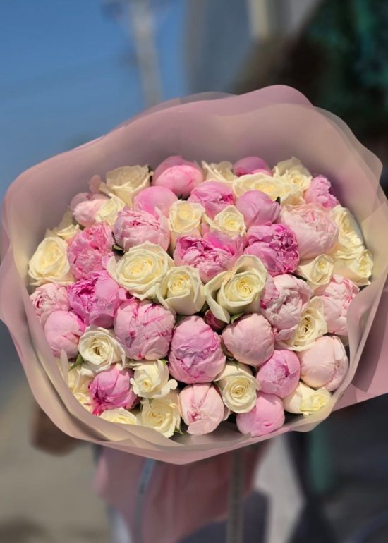 25 Pink Peony 25 White Roses